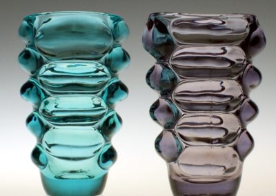 Váza, lisované sklo. Sklárna Heřmanova Huť